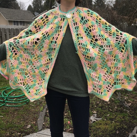 Handmade cape or shawl knitted pastel - Picture 8 of 8